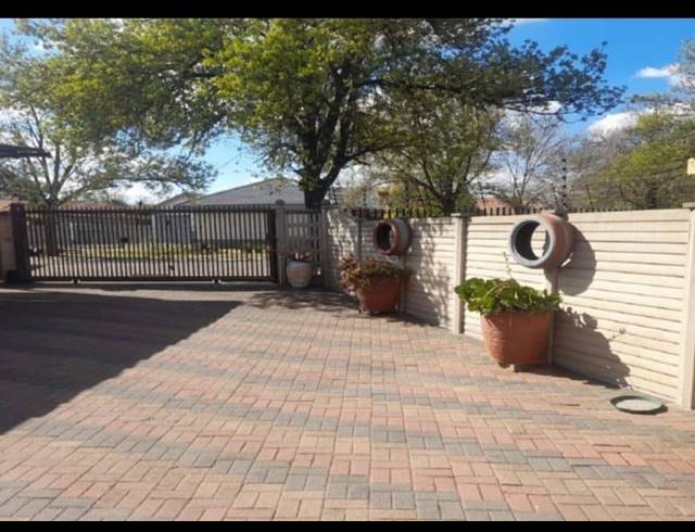 4 BEDROOM HOUSE FOR SALE IN VAAL PARK EXT 1